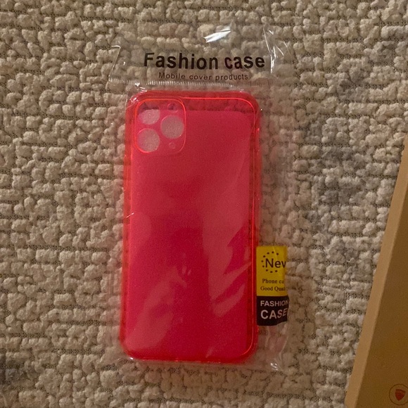 iPhone 11 Pro Case - Picture 1 of 3